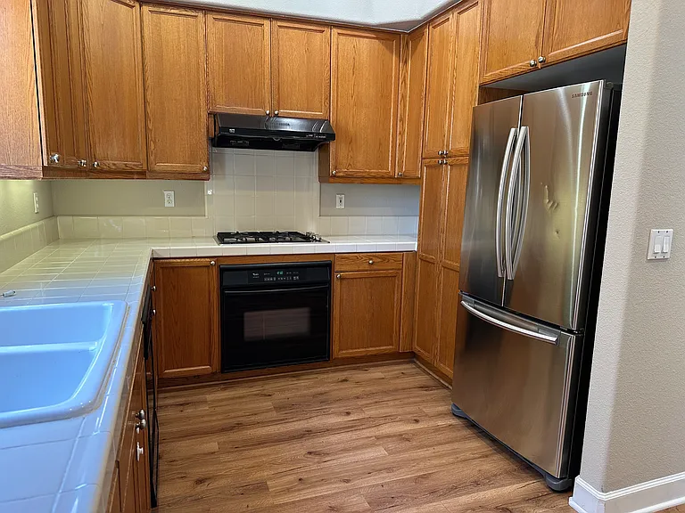 886 Revelation Pl — Photo 4