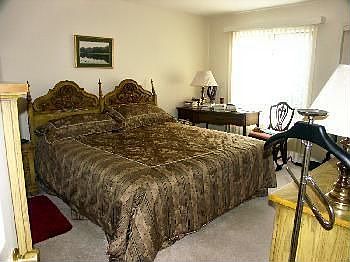 4th image of 118 Surrey Ct