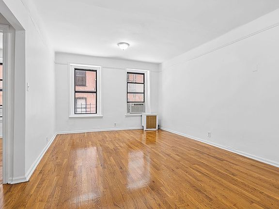 2nd image of 828 Gerard Ave APT J