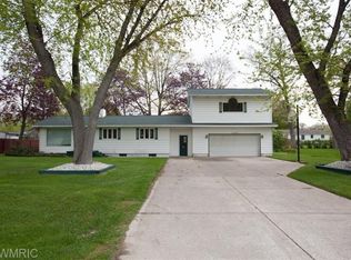 15296 161st Ave, Grand Haven, MI 49417