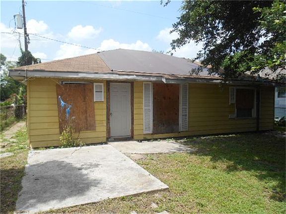 2nd image of 250 De Boll St