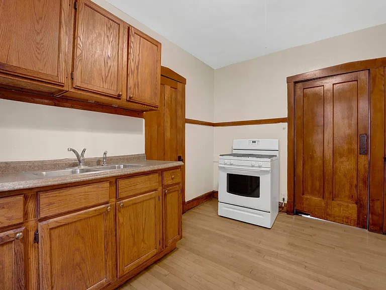 2437-2439 W Birchwood Ave #1W — Photo 10
