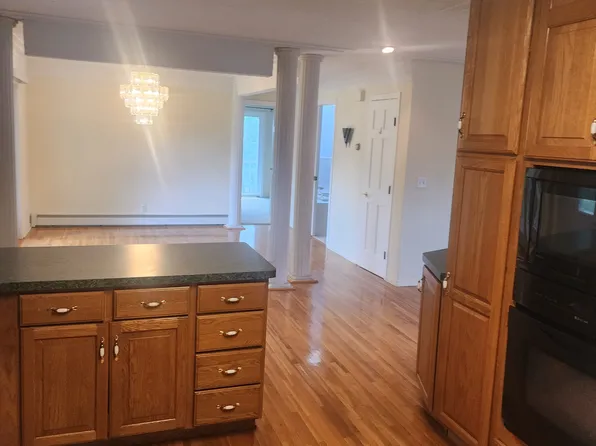 11717 Galtier Dr, Burnsville, MN 55337