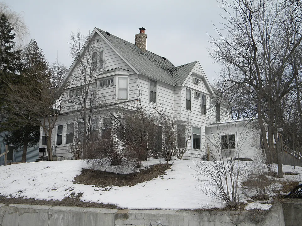 2215 Como Ave #1