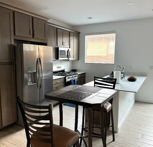 9526 W Avalon Dr — Photo 2