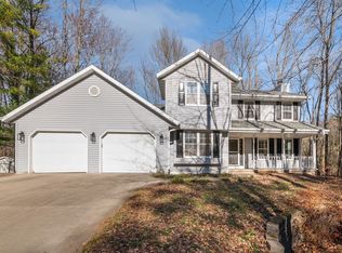 1780 Ives Ln, Suamico, WI 54173