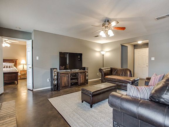 5th image of 317 Angela Dr