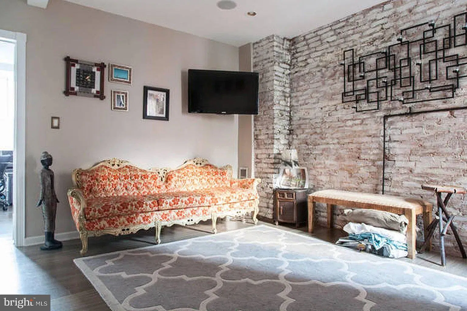 3 bed, 2.0 bath, 2361 sqft, $2,950 — Photo 2