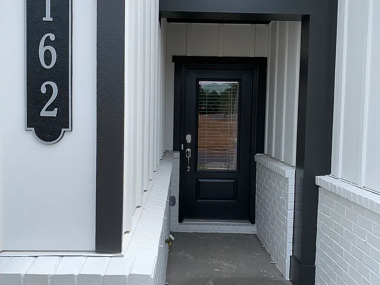 162 Mission Blvd — Photo 3