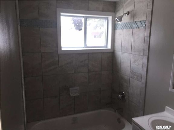 3rd image of 348 Lake Ave