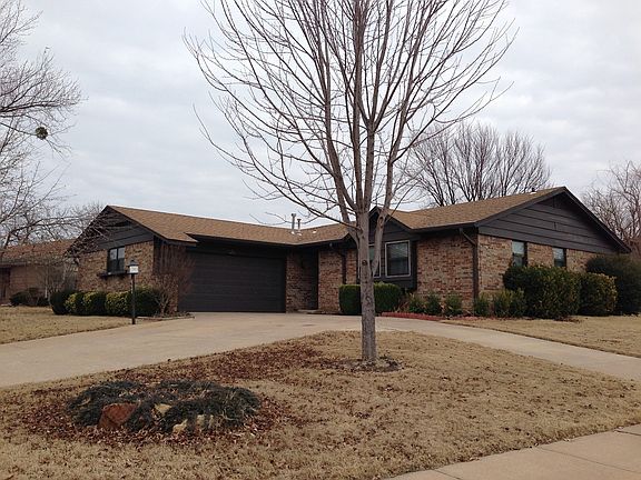 Larger corner lot, newer driveway