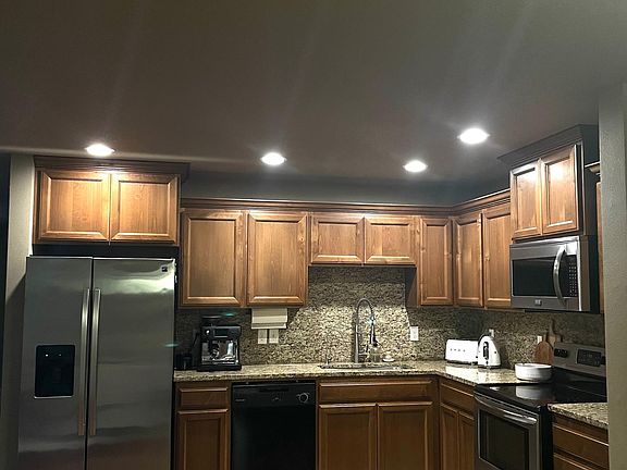 3rd image of 9523 NE 72nd St