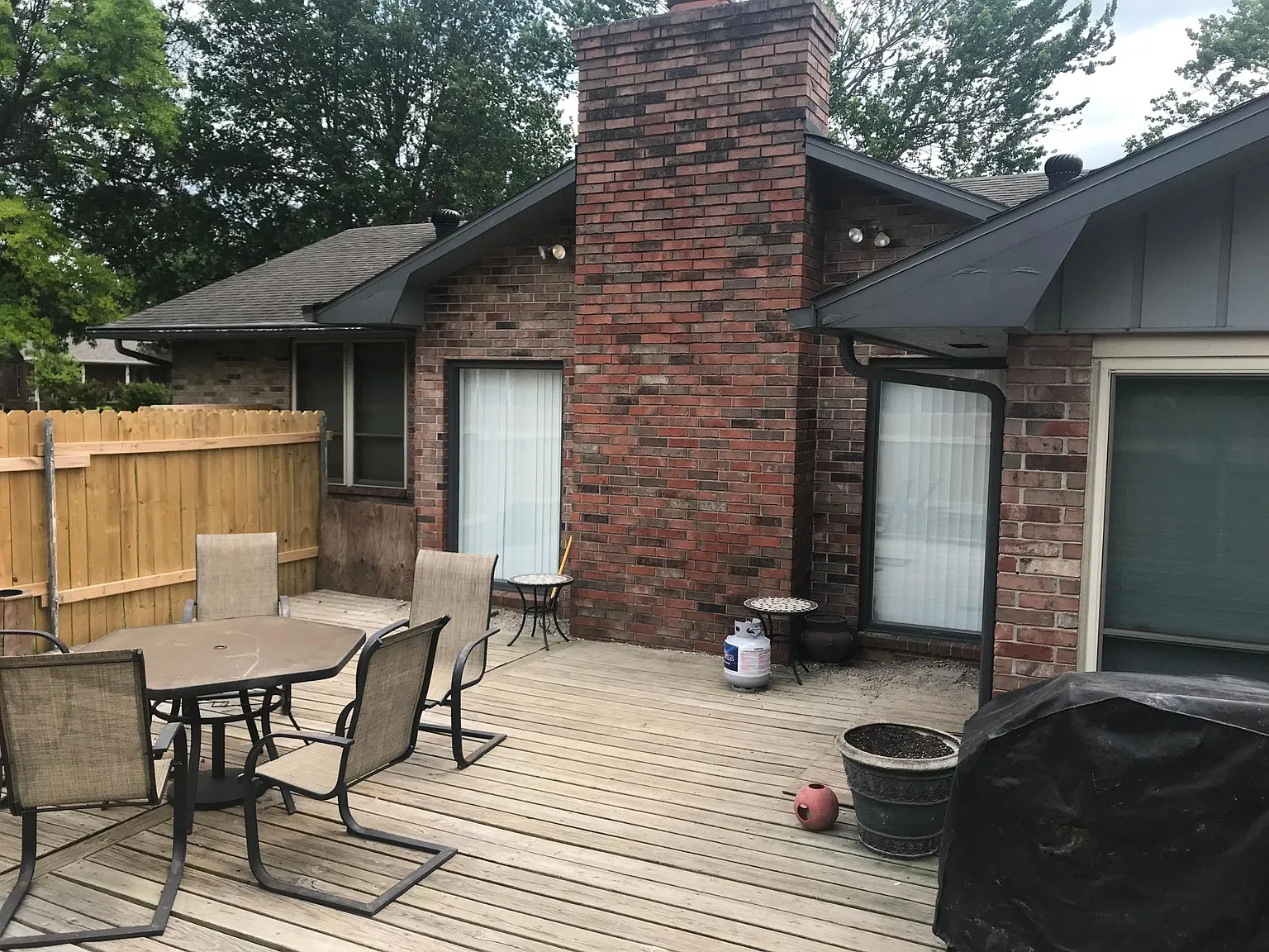 3 bed, 2327 sqft, $1,800 — Photo 1