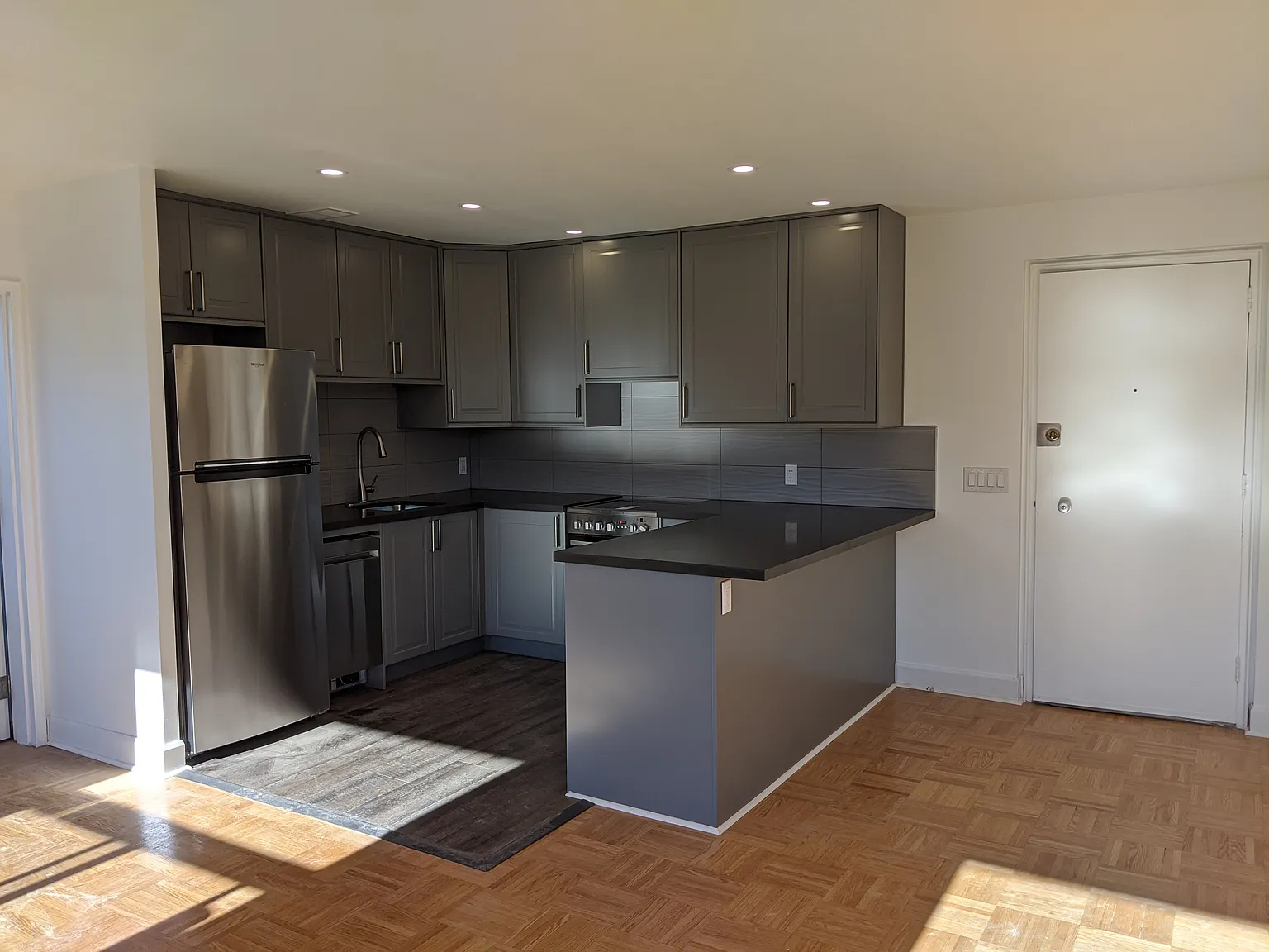 10 Elvaston Drive Toronto — Photo 2