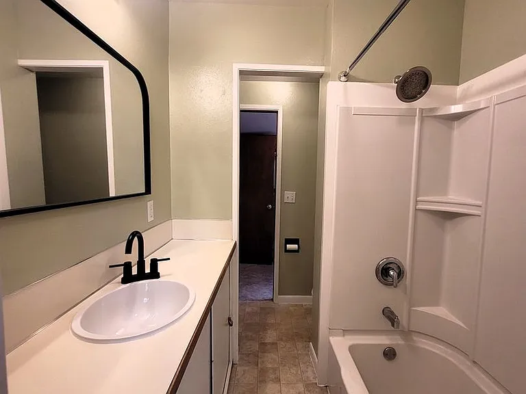 1327 Toledo St — Photo 34
