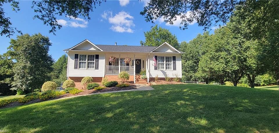 1st image of 379 Woodbridge Dr