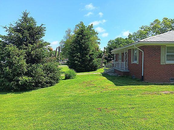 5th image of 207 3rd St