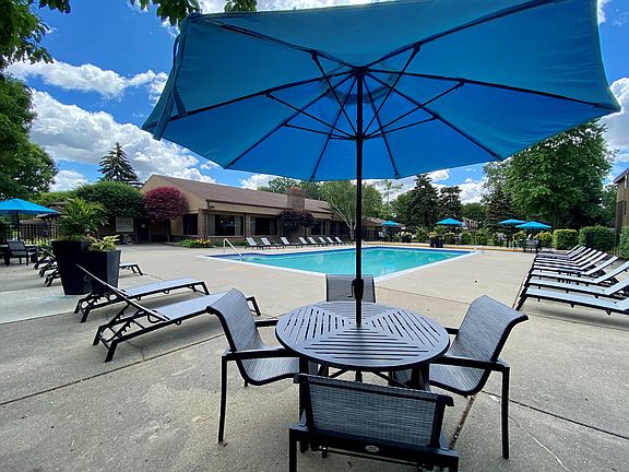 4th image of 15770 Lakeside Village Dr #545-104