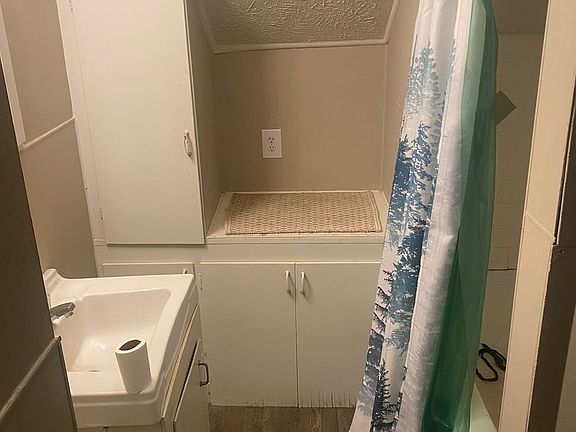 2nd image of 502 Overstreet Dr
