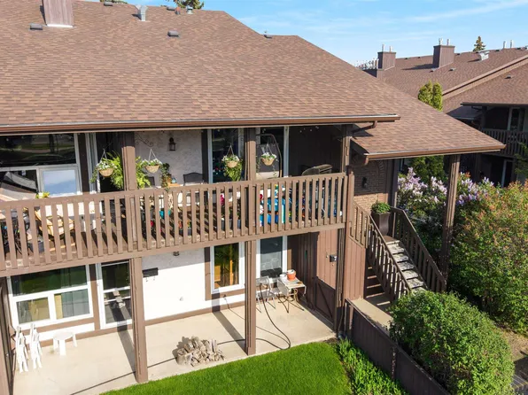 241 Surrey Gdns NW, Edmonton, AB T5T 1Z3