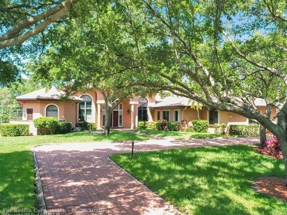 1st image of 4225 NW 100 Avenue