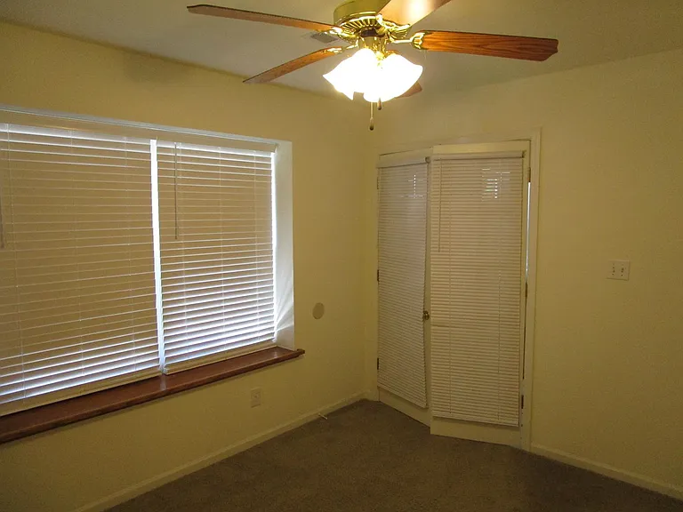 1725-1727 Louise Cir — Photo 8