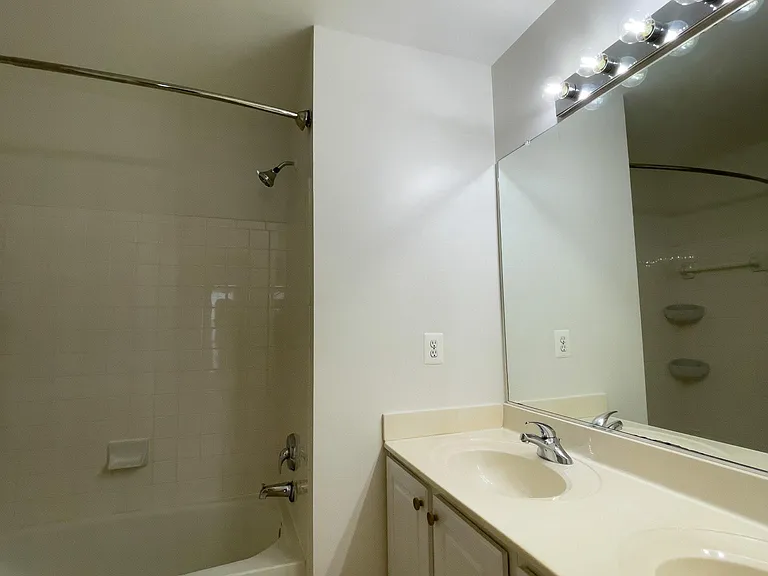 14741 Dogwood Park Ln — Photo 29