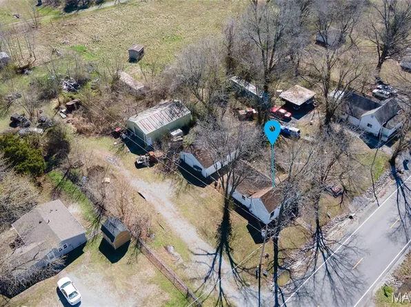 221 N Main St, Walnut Hill, IL 62893