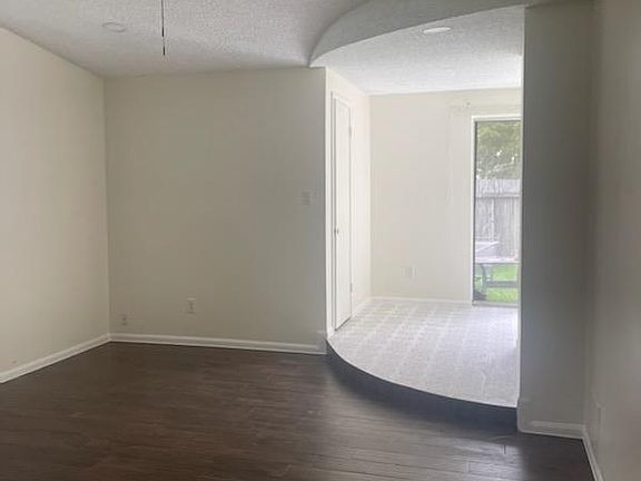 5th image of 103 Bluebonnet St