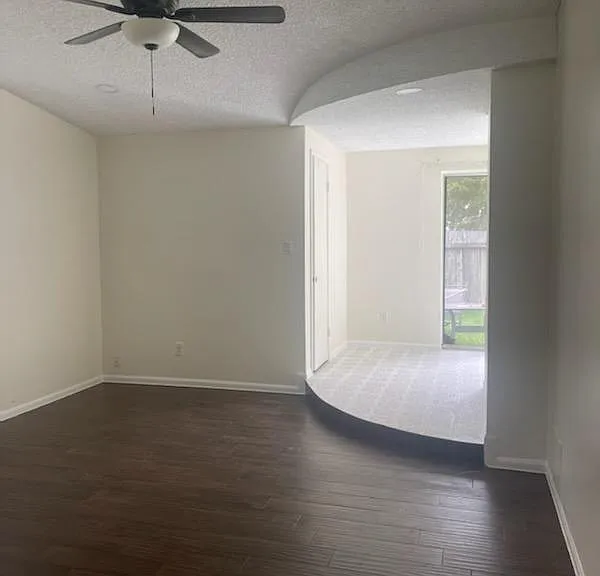 103 Bluebonnet St — Photo 5