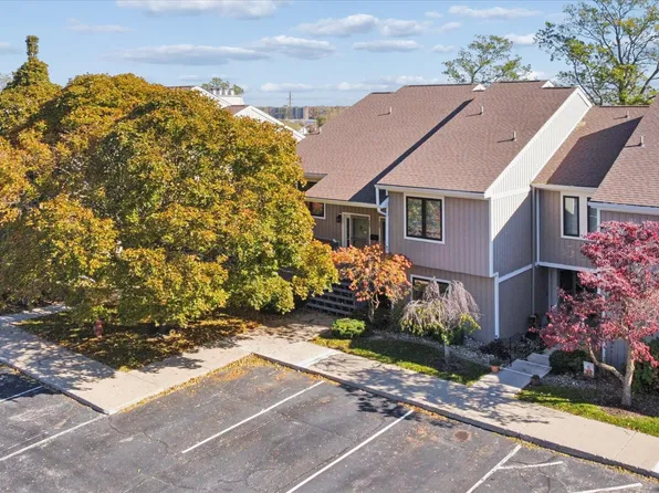 205 Wayne St, Saint Joseph, MI 49085