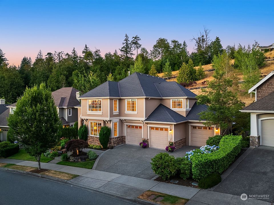 1st image of 1760 30th Avenue NE