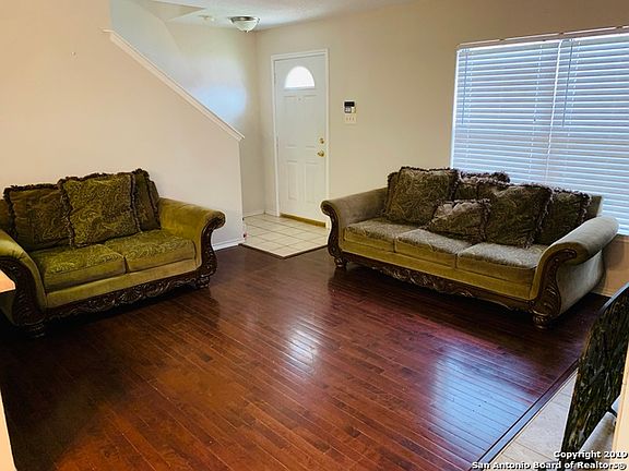 4th image of 5403 Champions Hill Dr