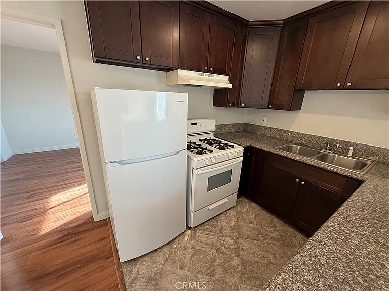 400 N Hobart Blvd #301 — Photo 14