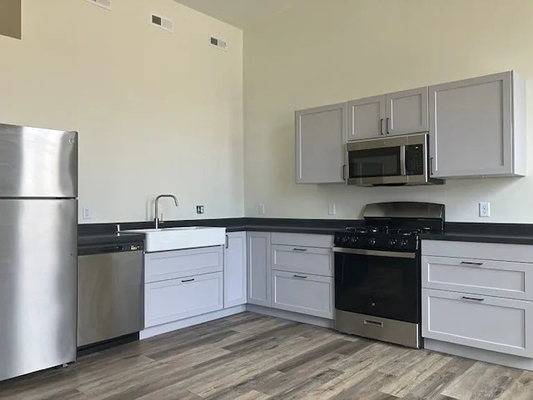 133-149 E Chestnut St — Photo 6