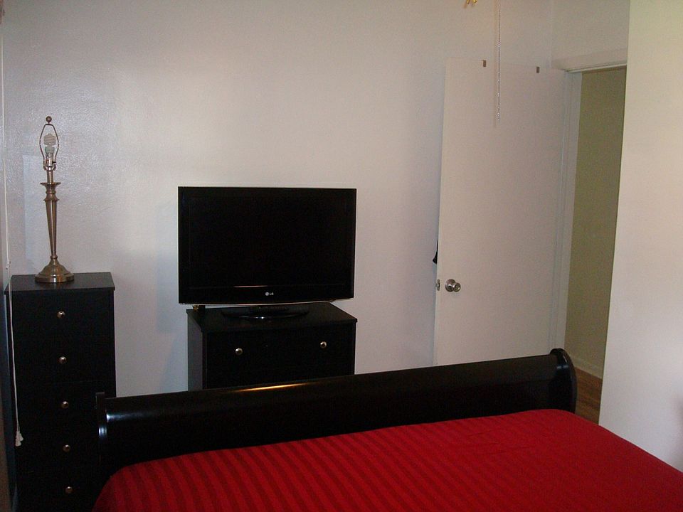 2nd image of 706 Nottingham Dr