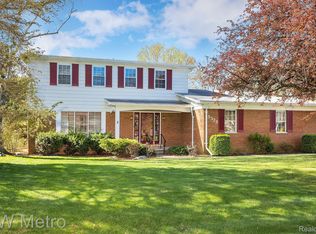 5373 Shrewsbury Dr, Troy, MI