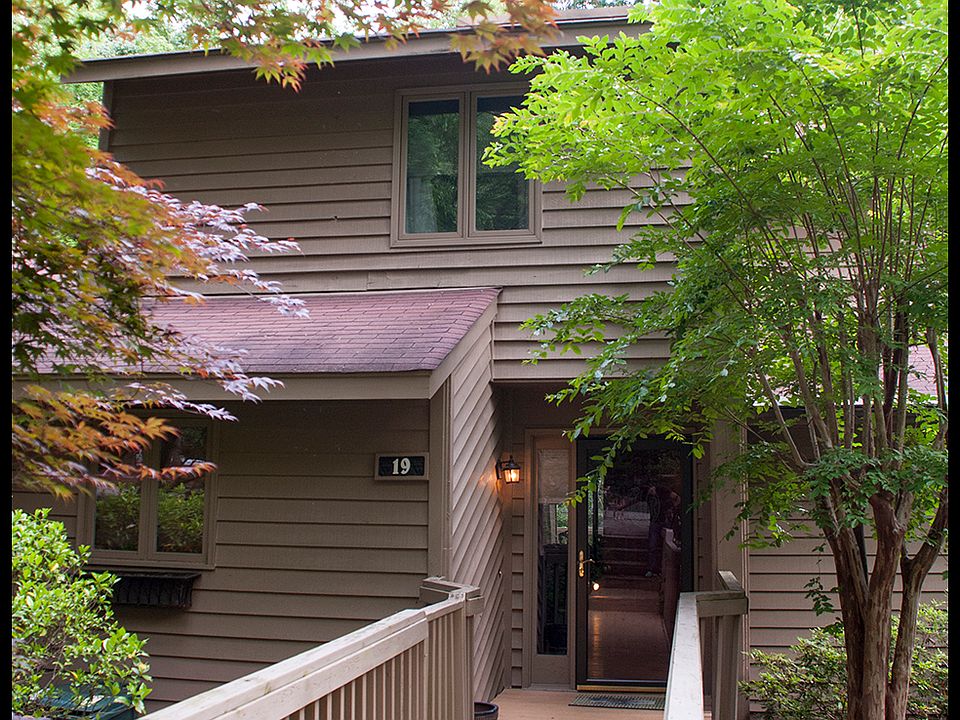 Walkway to front entrance