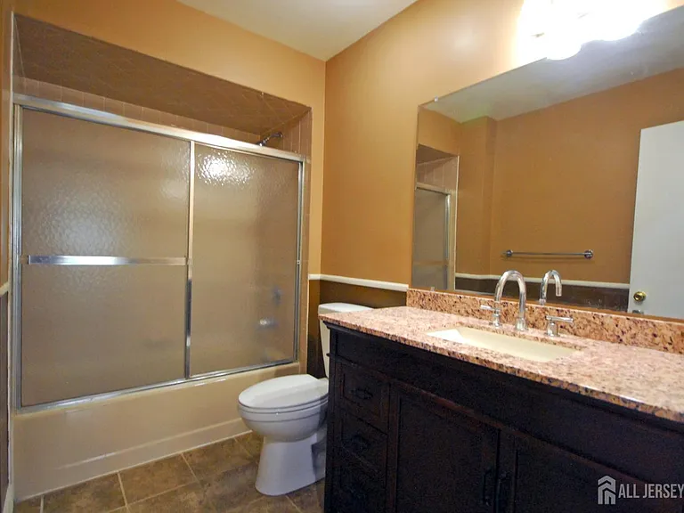 96 Brewster Cir — Photo 16
