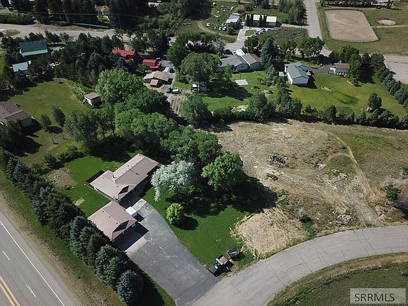 2nd image of 330 N Karey Ln