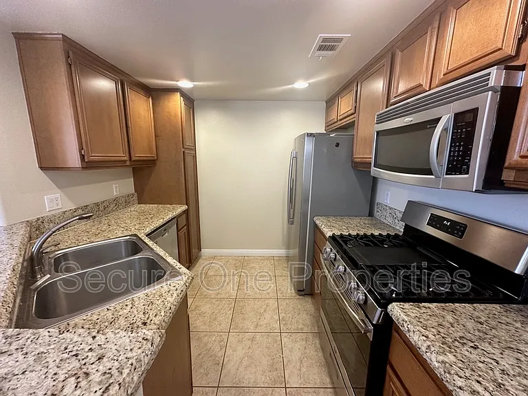 208 Riverdale Ct #715 — Photo 6
