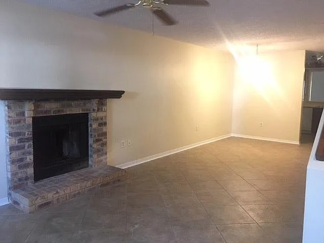 2 bed, 1.5 bath, 1260 sqft, $1,200 — Photo 2