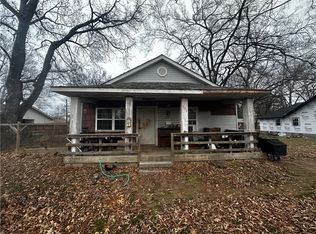 804 N Johnson St, Clarksville, AR 72830