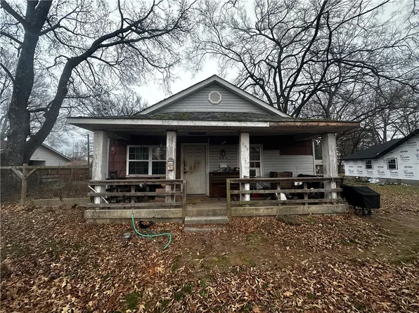804 N Johnson St, Clarksville, AR 72830