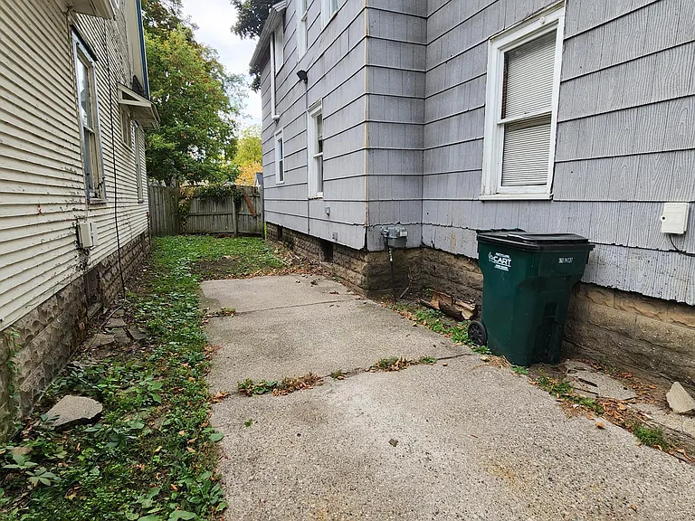 731 N Sycamore St #1/2 — Photo 12