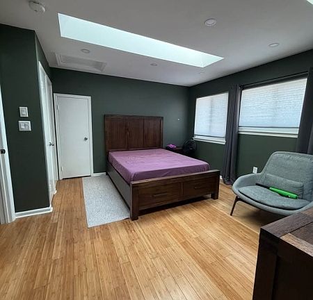 3rd image of 80 Farnham Sq