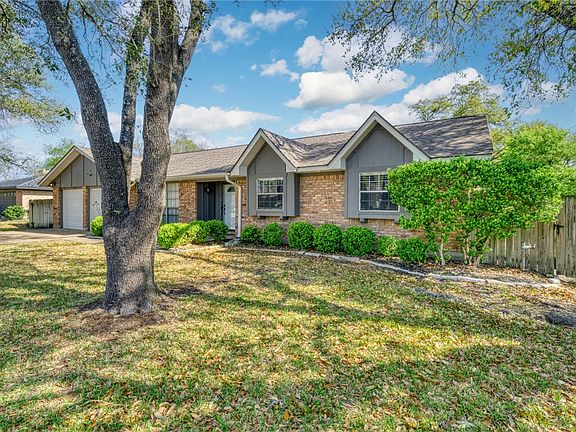 4th image of 1807 Southwood Dr
