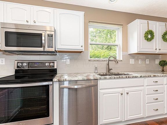 3rd image of 6623 Westbury Dr