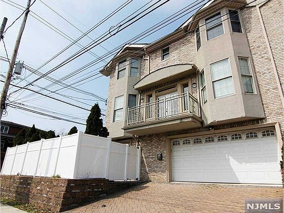 2nd image of 501 Lindberg Ave #501