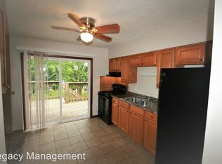 921 Pius Ln APT 3, Bettendorf, IA 52722
